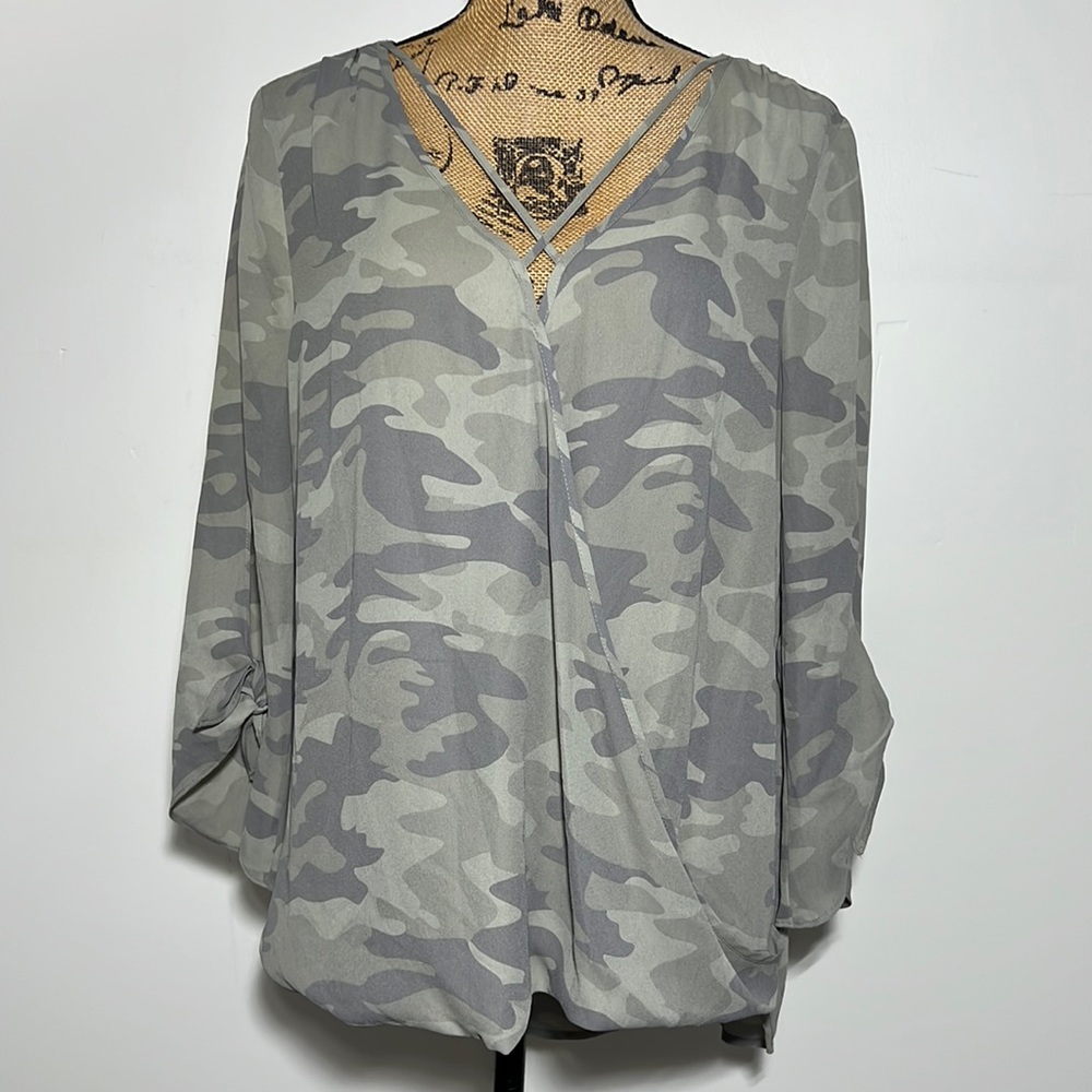 BOLD ELEMENTS || Camo Print Blouse. Sz. L